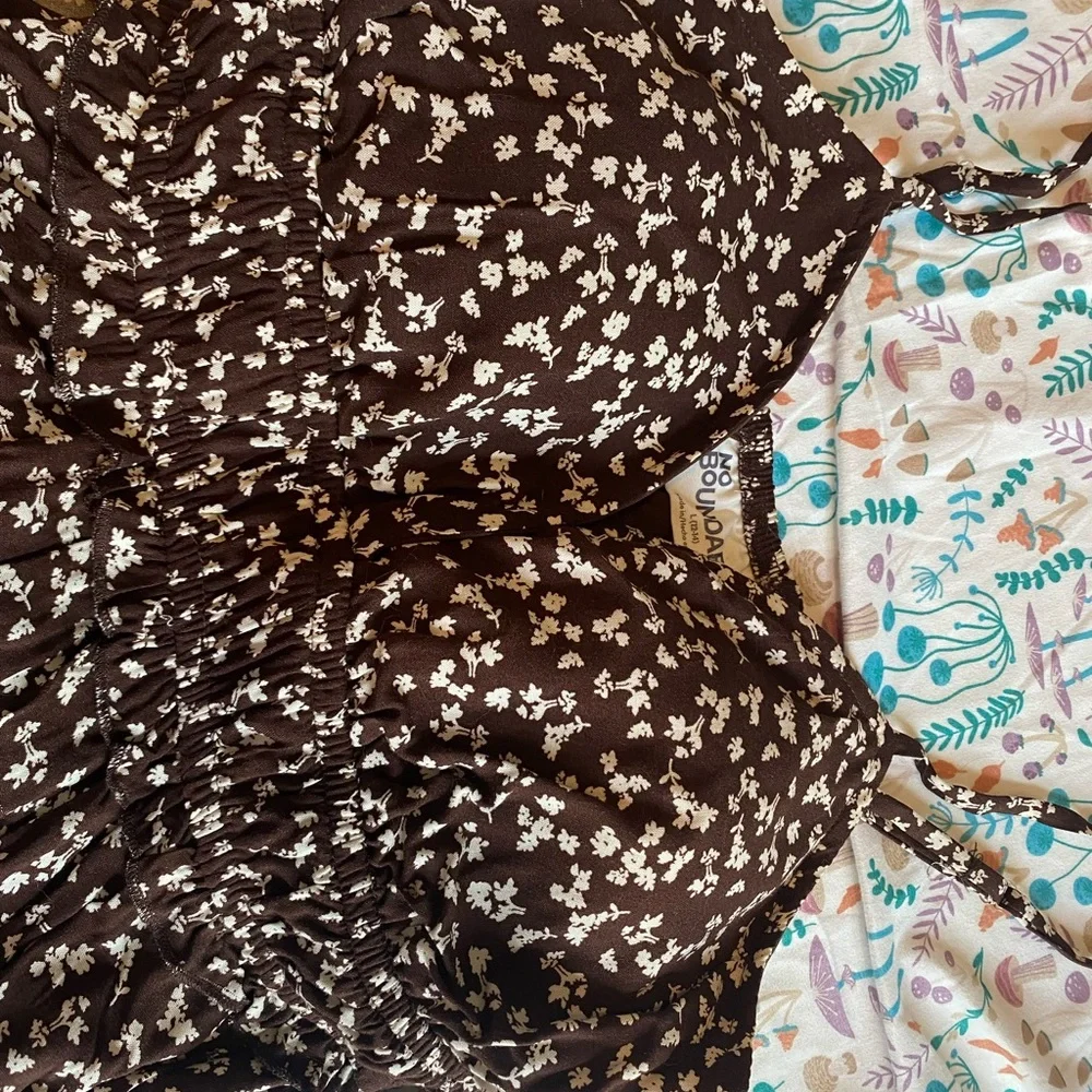 Women’s Brown Dress with White Floral Design NWT - Picture 2 of 4